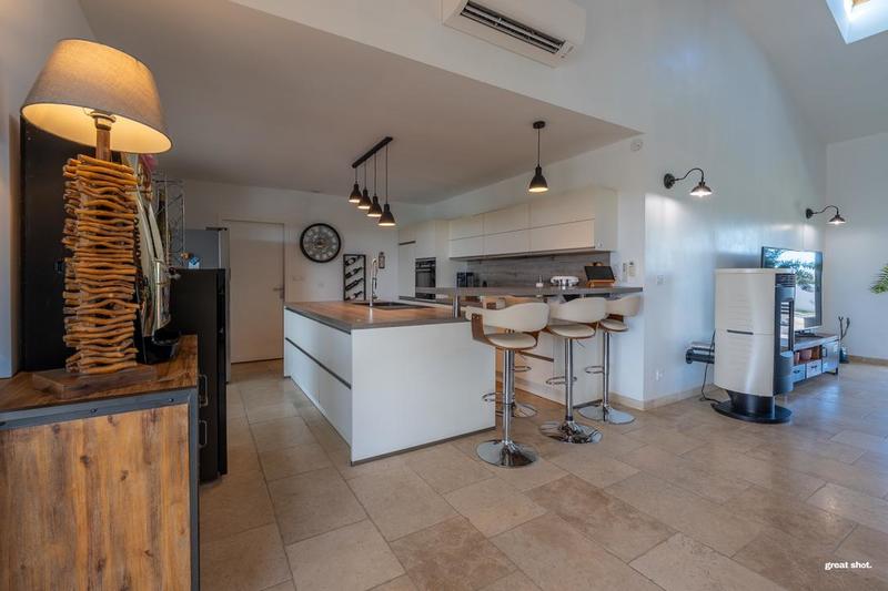 Maison - 180 m² - 5 pièces