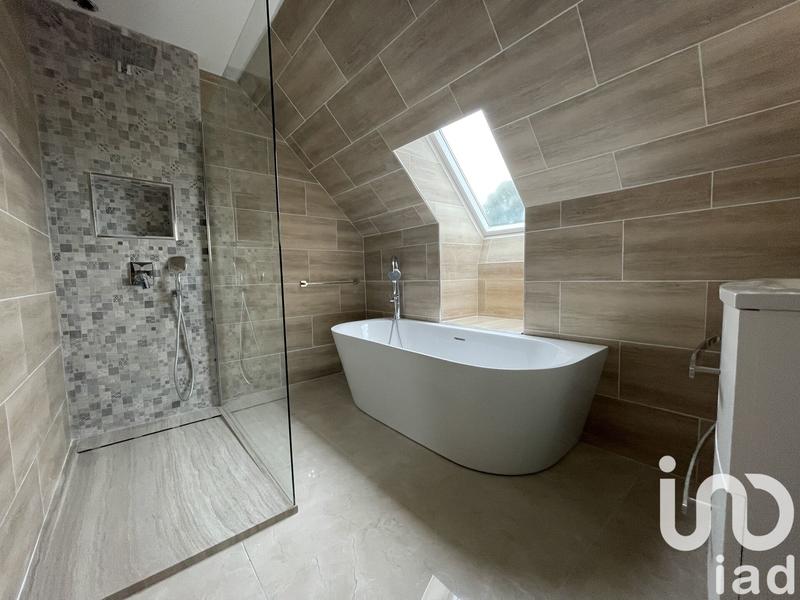 Maison - 222 m² - 7 pièces