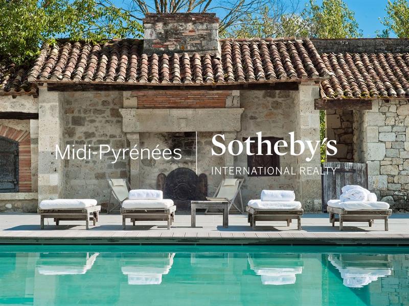 Château - 1 000 m² - 12 pièces