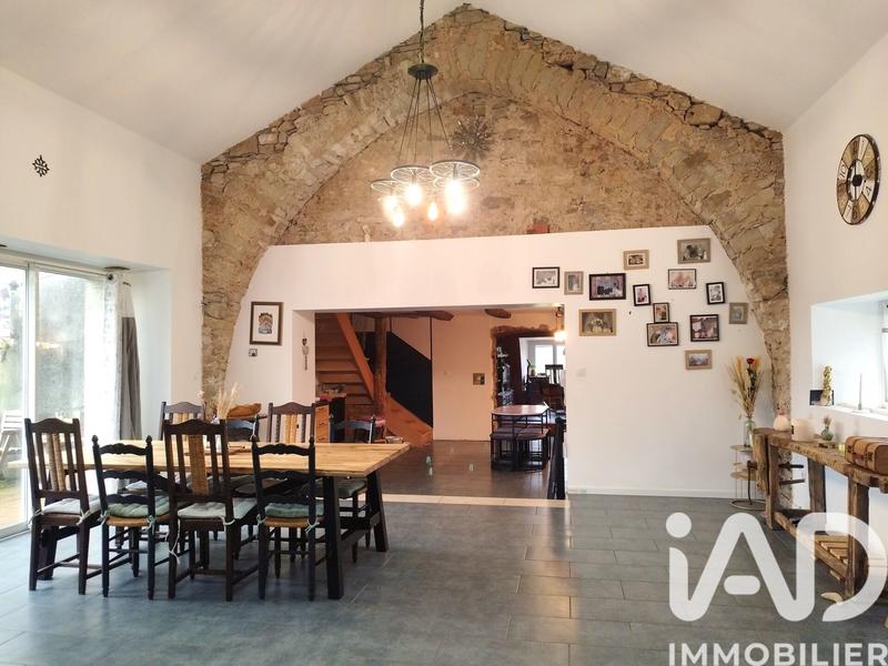 Maison - 214 m² - 9 pièces