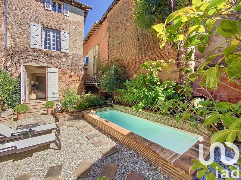 Maison - 393 m² - 10 pièces