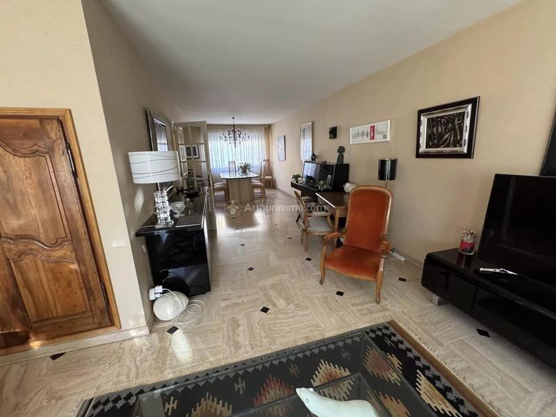 Maison - 200 m² - 8 pièces