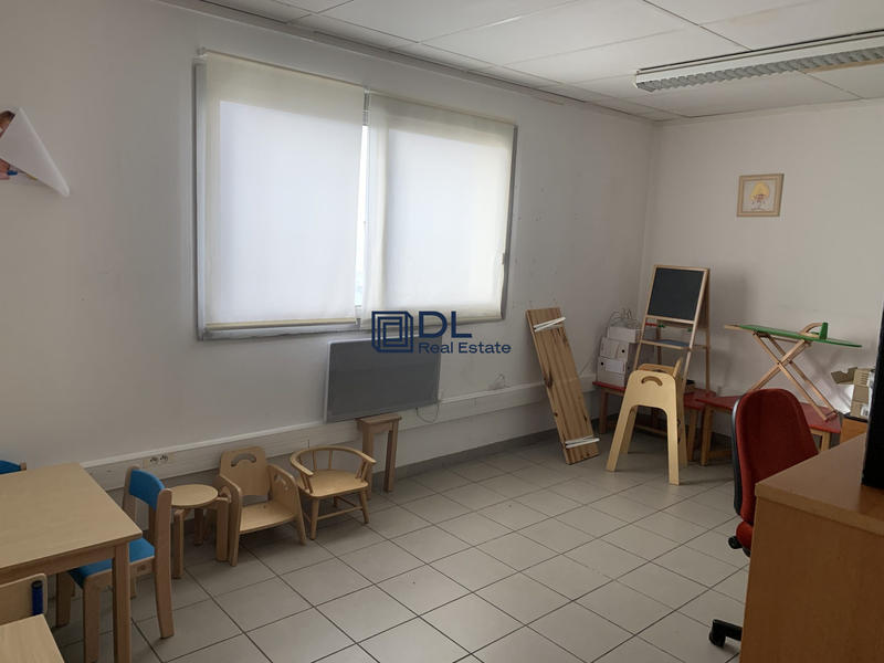 Entrepôt - 1 220 m²