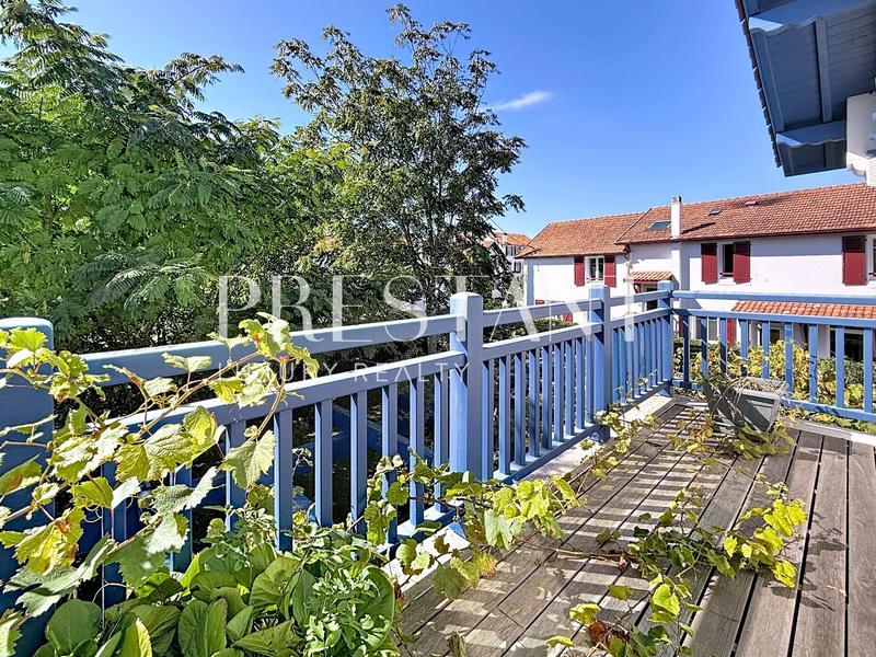 Maison - 230 m² - 6 pièces