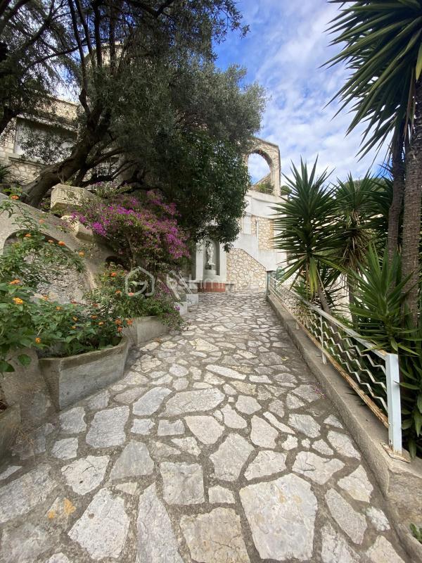 Demeure - 245 m² - 7 pièces