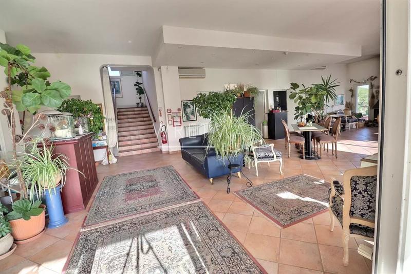 Propriété - 560 m² - 15 pièces