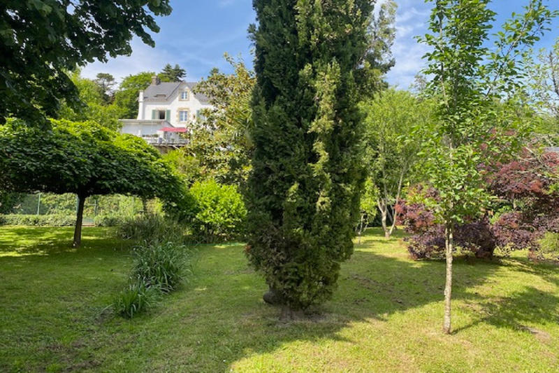 Propriété - 240 m² - 11 pièces