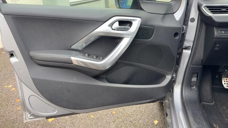 Peugeot 2008 1.6 BlueHDi 120 Crossway