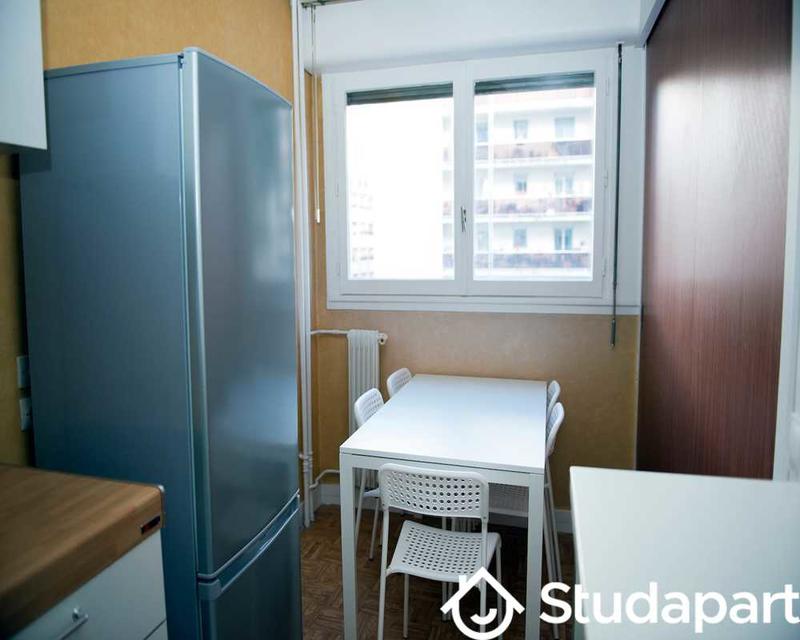 Chambre - 90 m² - 1 pièce