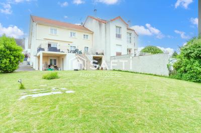 Maison - 222 m² - 12 pièces