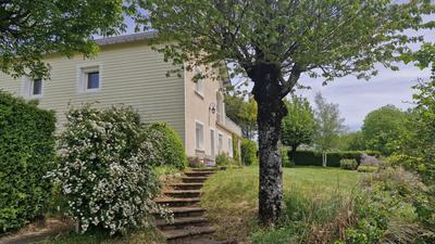 Maison - 215 m² - 6 pièces