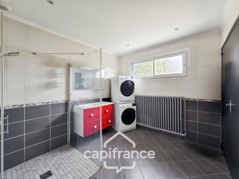 Maison - 222 m² - 6 pièces