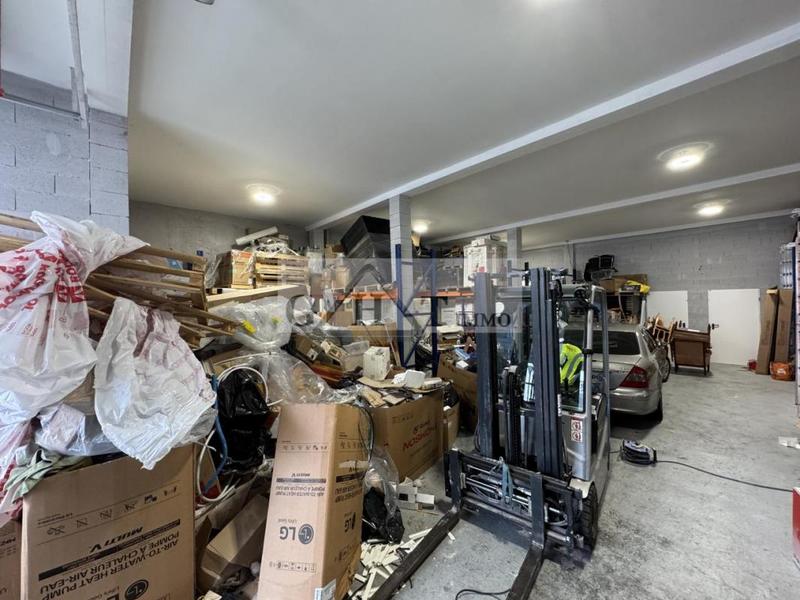 Entrepôt - 617 m²