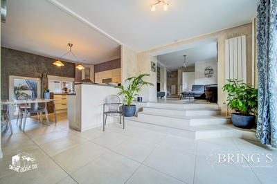 Maison - 221 m² - 7 pièces