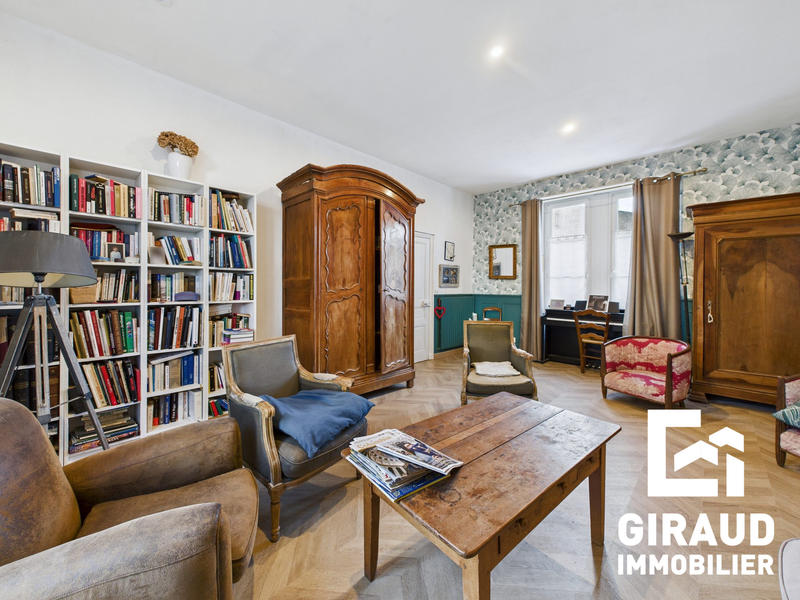 Maison ancienne - 215 m² - 7 pièces