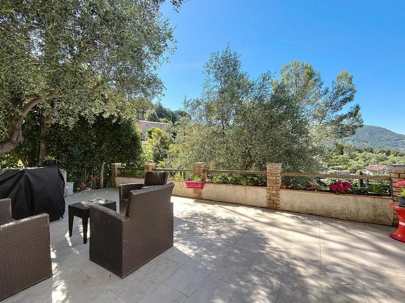 Villa - 216 m² - 7 pièces