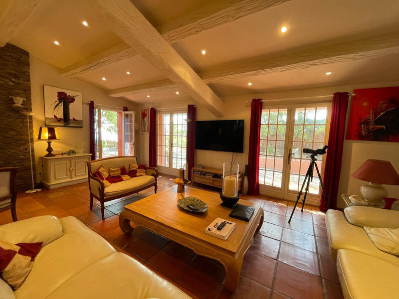 Propriété - 250 m² - 10 pièces