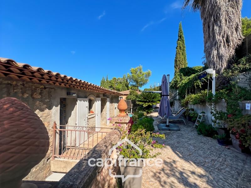 Mas - 201 m² - 6 pièces