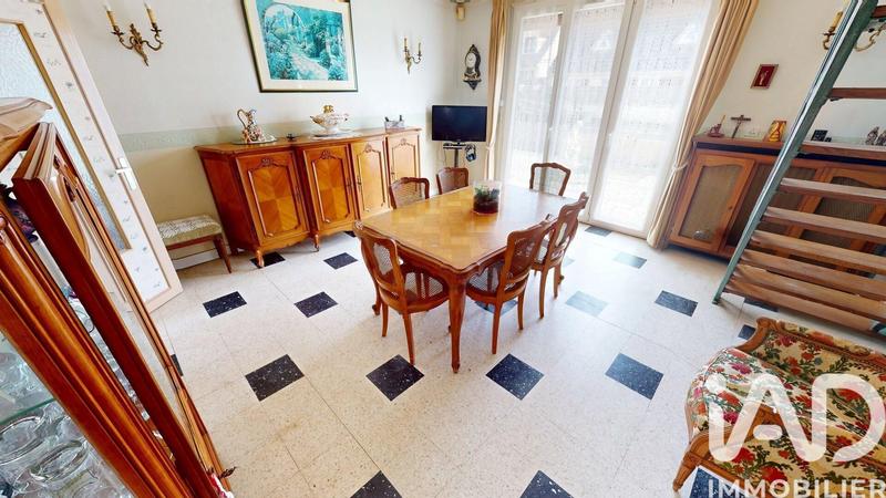 Maison - 90 m² - 5 pièces