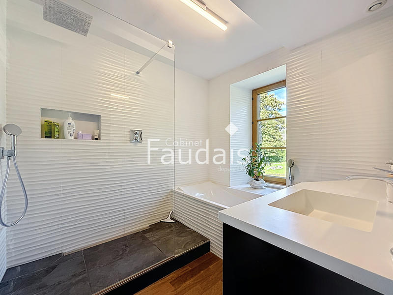 Propriété - 230 m² - 9 pièces