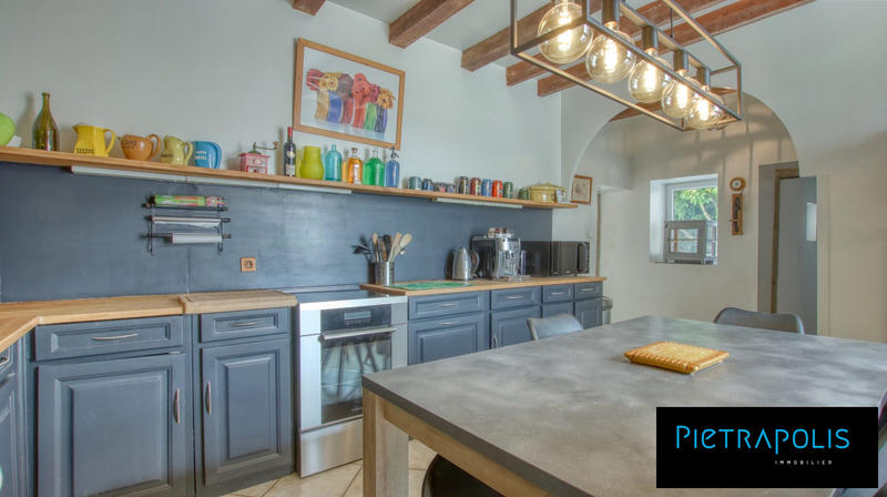 Maison - 261 m² - 8 pièces