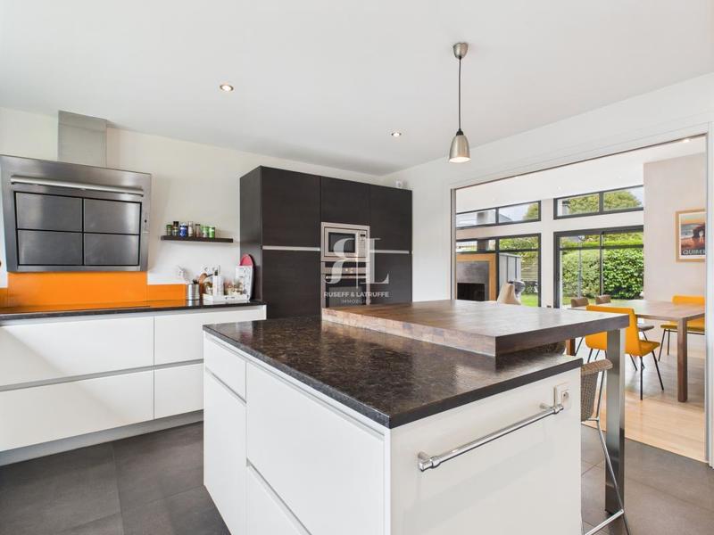 Maison - 251 m² - 8 pièces