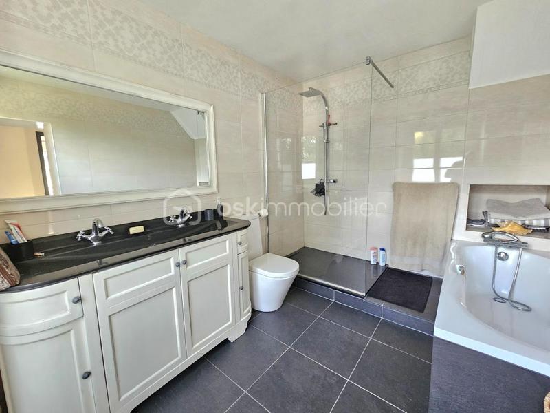 Demeure - 180 m² - 9 pièces