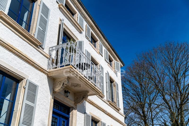 Propriété - 362 m² - 10 pièces