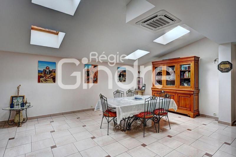 Maison - 196 m² - 6 pièces