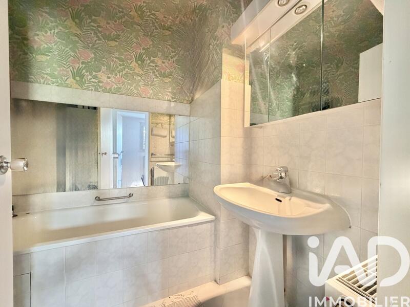 Maison - 185 m² - 9 pièces