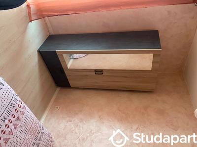 Chambre - 10 m² - 1 pièce