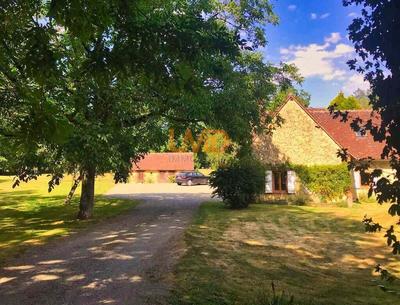 Propriété - 234 m² - 9 pièces