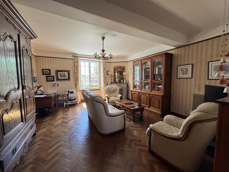 Maison - 281 m² - 10 pièces