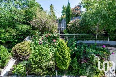 Maison - 221 m² - 7 pièces