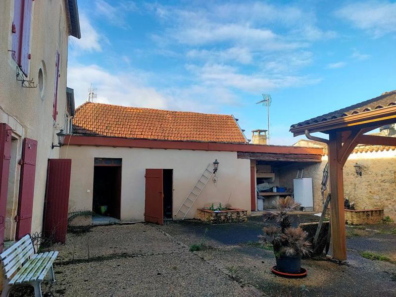 Maison - 600 m² - 16 pièces