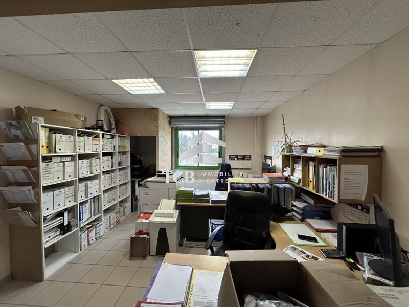 Local d'activités - 322 m²