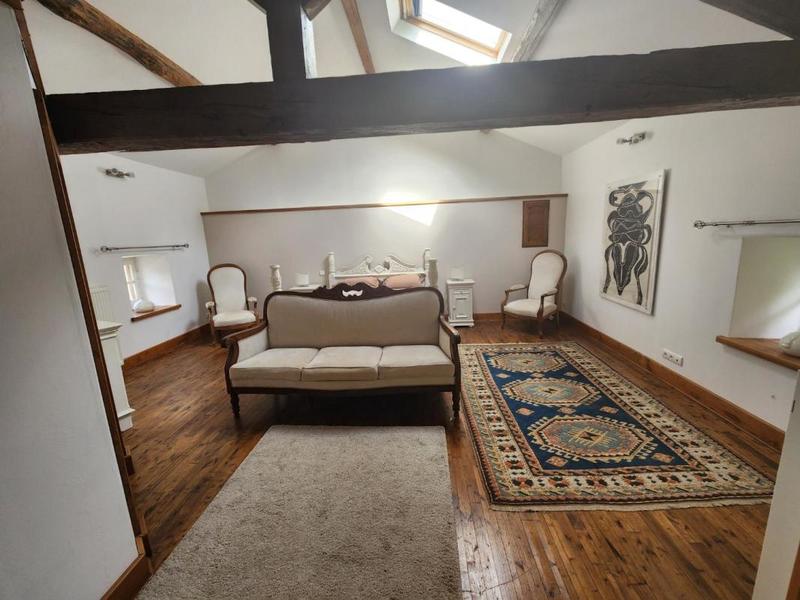 Maison - 360 m² - 12 pièces