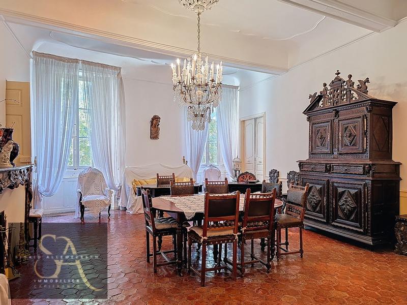 Immeuble - 1 100 m² - 15 pièces