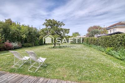 Maison - 140 m² - 8 pièces