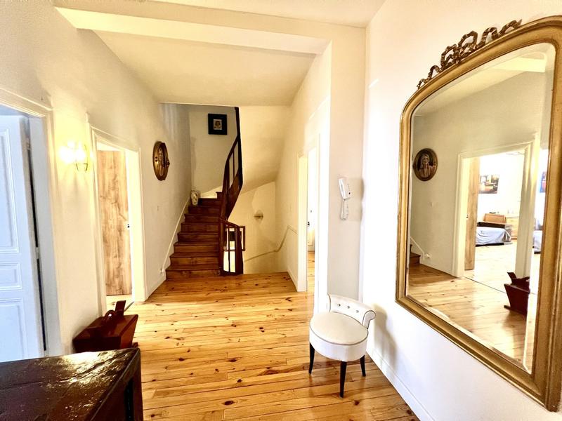 Maison - 305 m² - 8 pièces