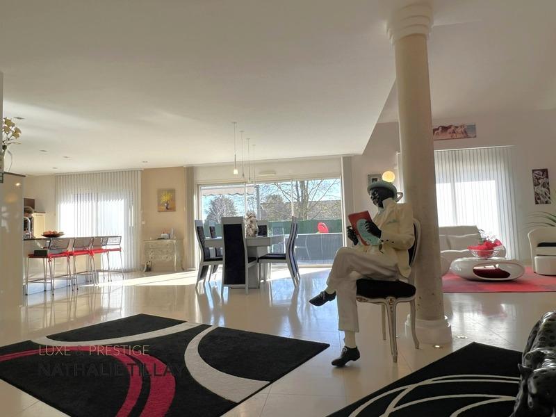 Maison - 231 m² - 6 pièces