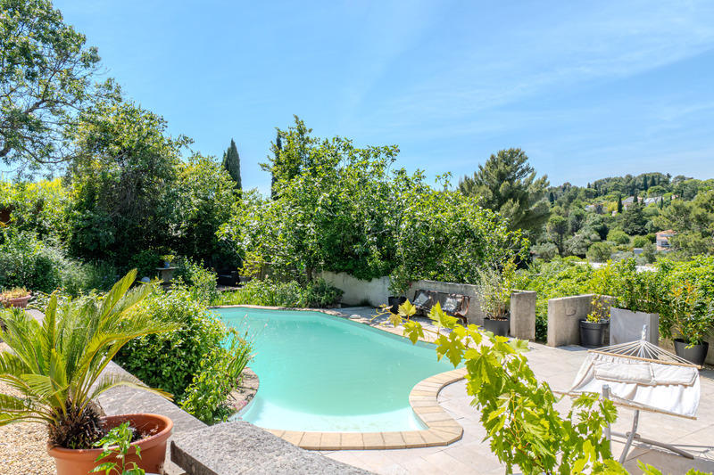 Maison - 300 m² - 10 pièces