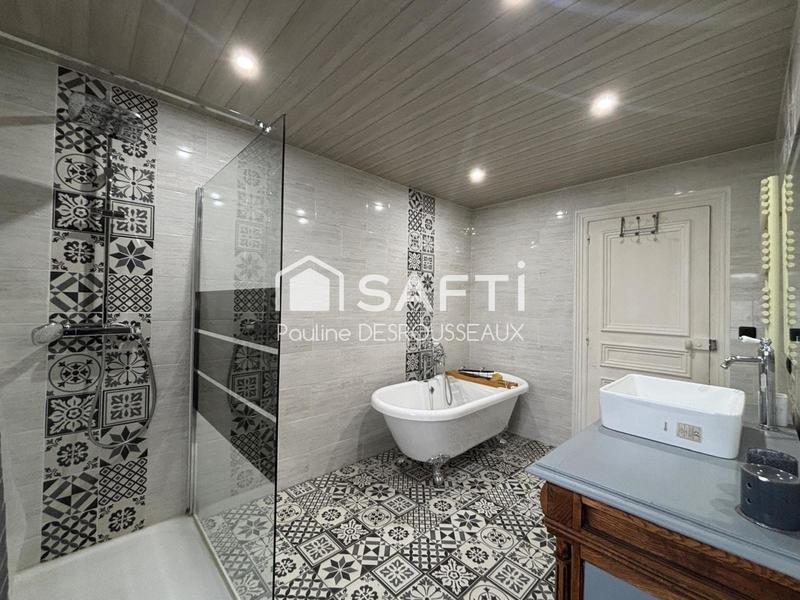 Maison - 215 m² - 8 pièces