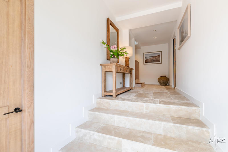 Maison - 240 m² - 8 pièces