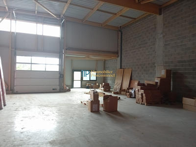 Local d'activités - 1 360 m²