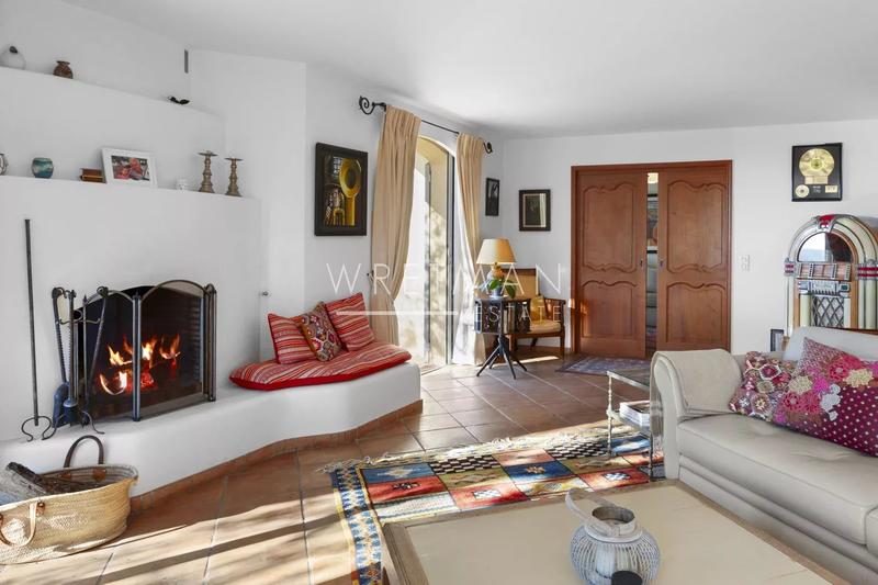 Maison - 240 m² - 6 pièces