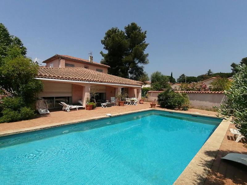 Maison - 328 m² - 7 pièces