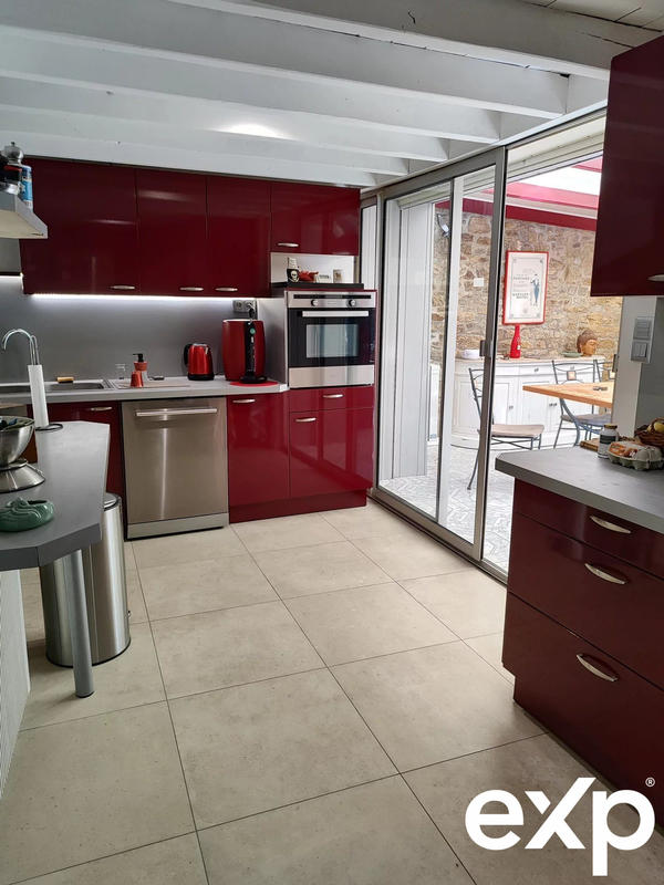 Maison traditionnelle - 225 m² - 7 pièces