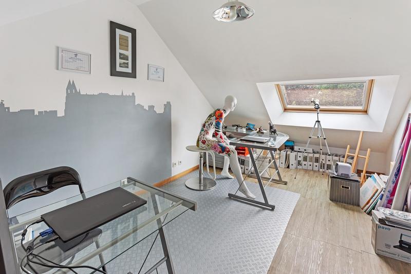 Maison - 240 m² - 10 pièces