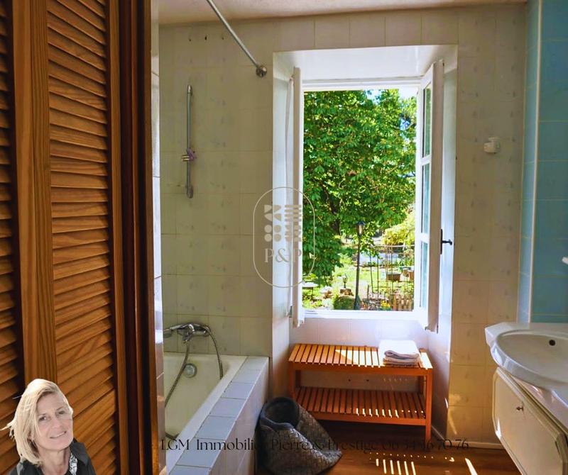 Maison - 270 m² - 8 pièces